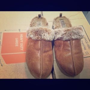 Winter fur clogs very warm